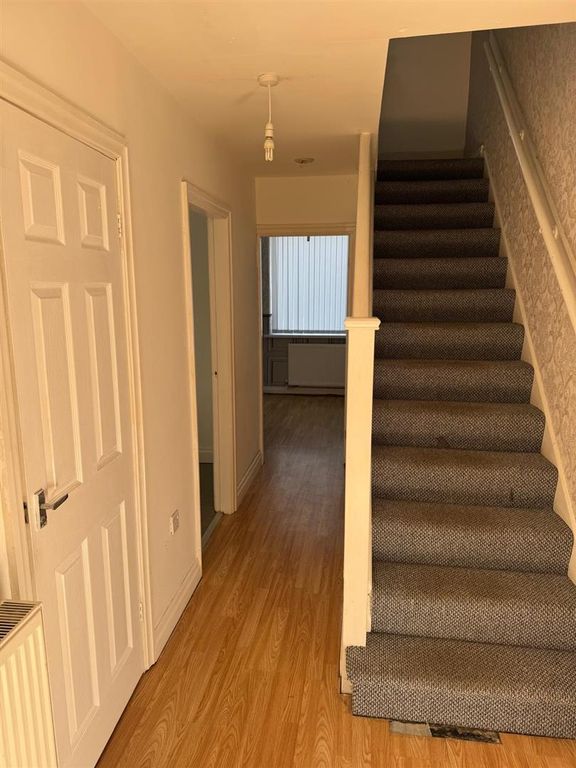 Property photo 3 of 10 3. Hallway.Jpeg