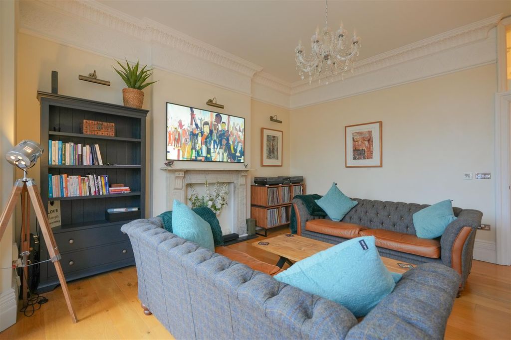 Property photo 3 of 19 Wilbury_Villas-18.Jpg