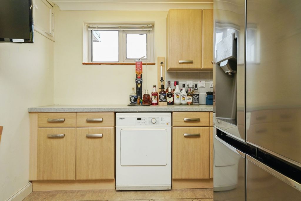 Property photo 3 of 17 Photo
