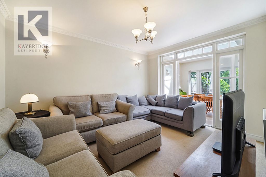 Property photo 2 of 16 Raleigh Drive, Surbiton