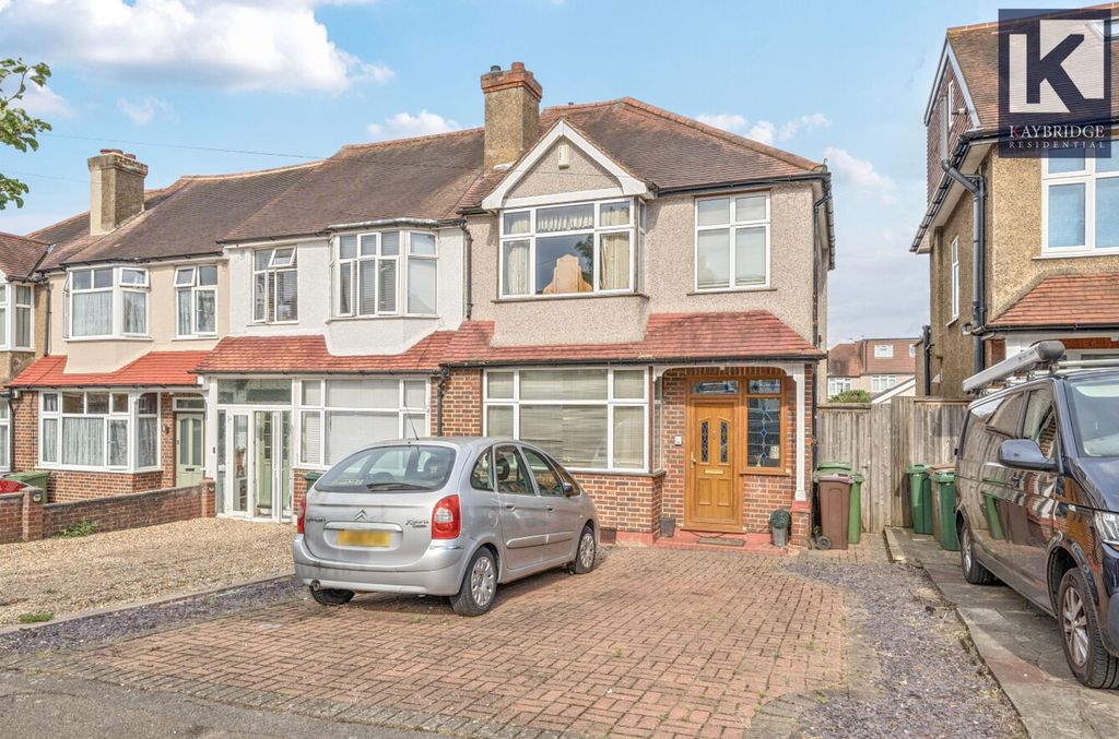 Property photo 1 of 20 Worcester Park