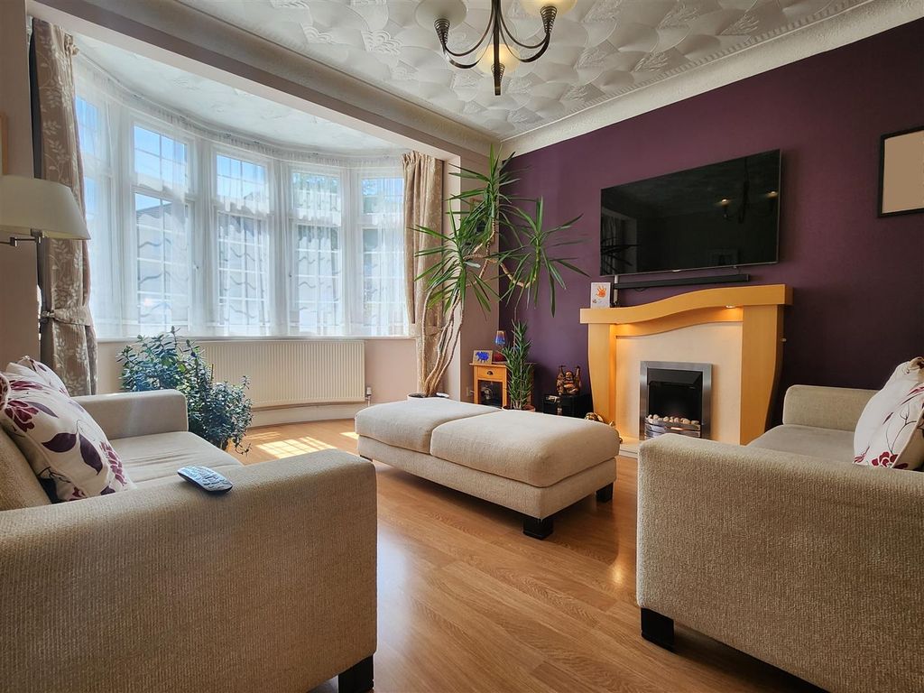 Property photo 2 of 37 R.Jpg