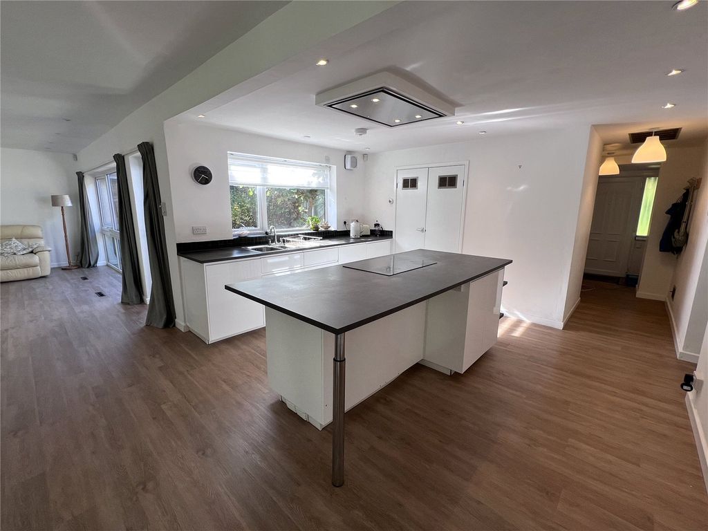 Property photo 2 of 21 Picture No. 27
