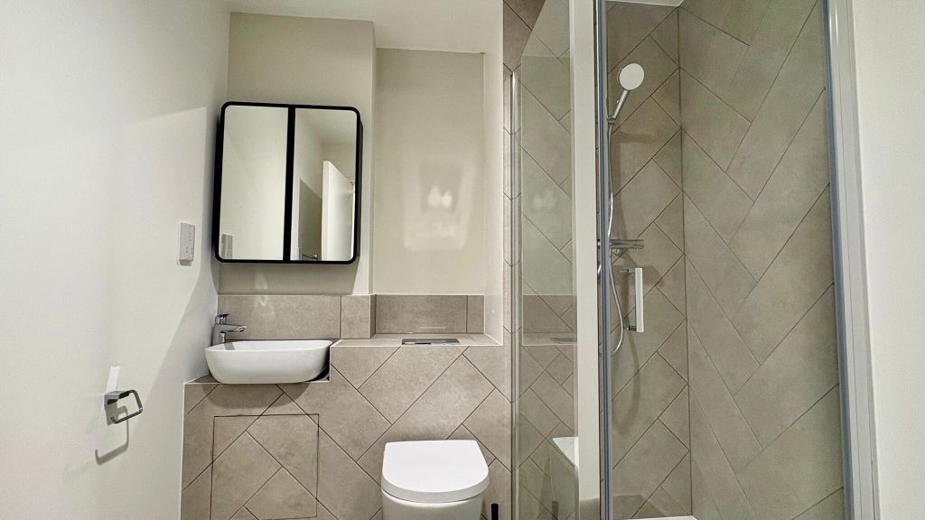 Property photo 3 of 28 Bathroom