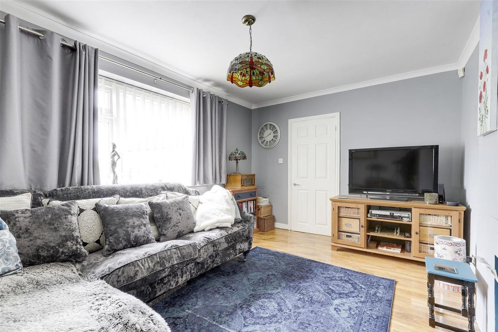 Property photo 2 of 27