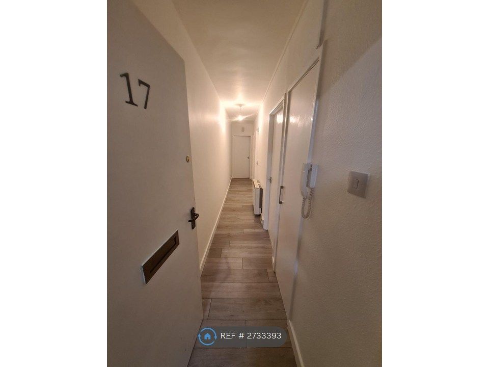 Property photo 2 of 8 Hall