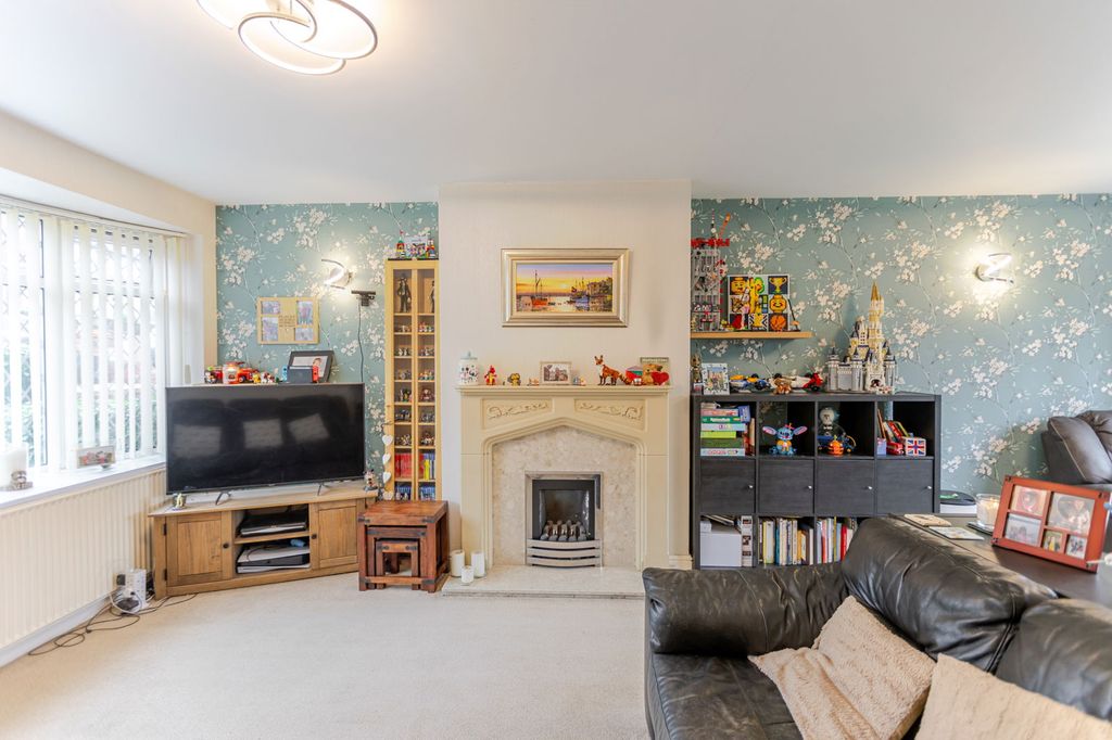 Property photo 2 of 21