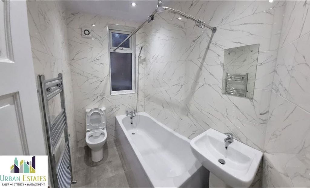 Property photo 3 of 8 Bathroom.Jpg