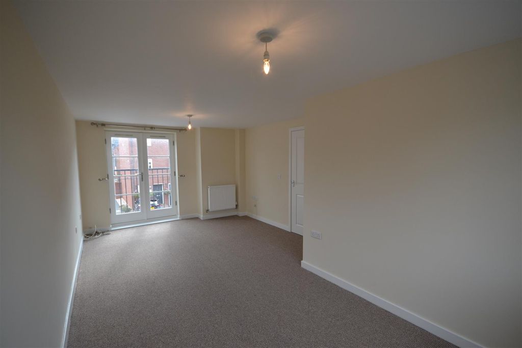 Property photo 3 of 15 Living Room