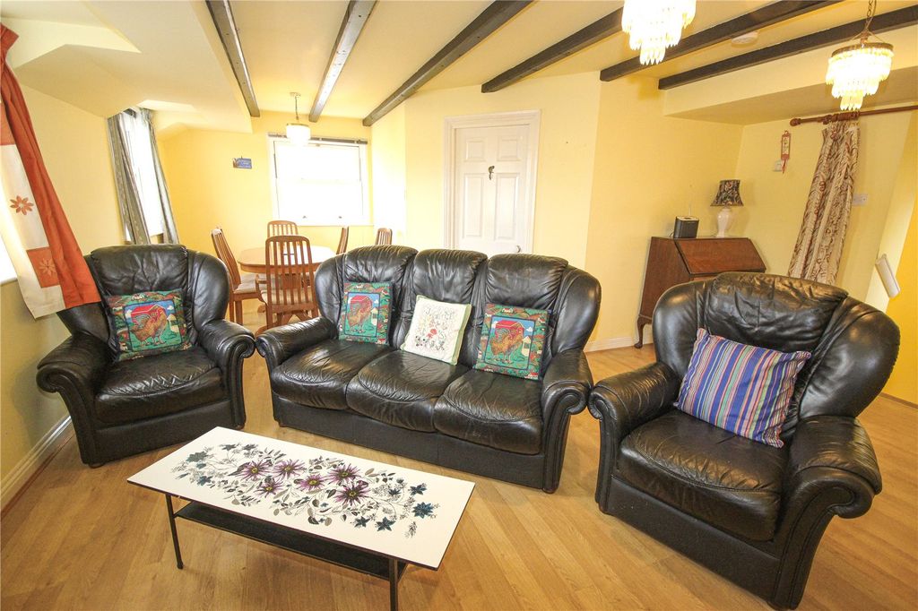 Property photo 3 of 10 Picture 3