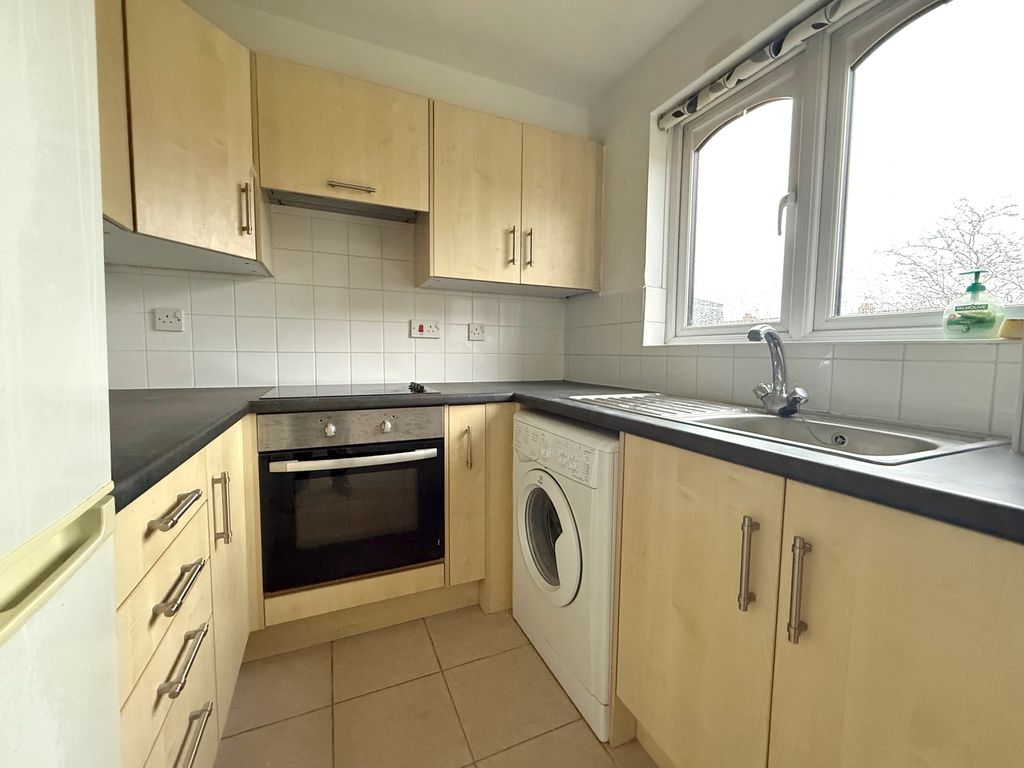 Property photo 2 of 7 Kitchen