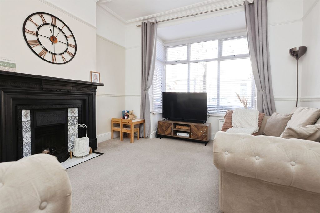 Property photo 3 of 25