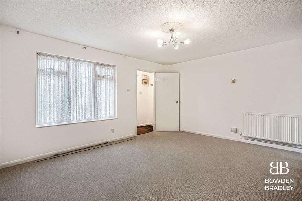 Property photo 3 of 14 Living Room