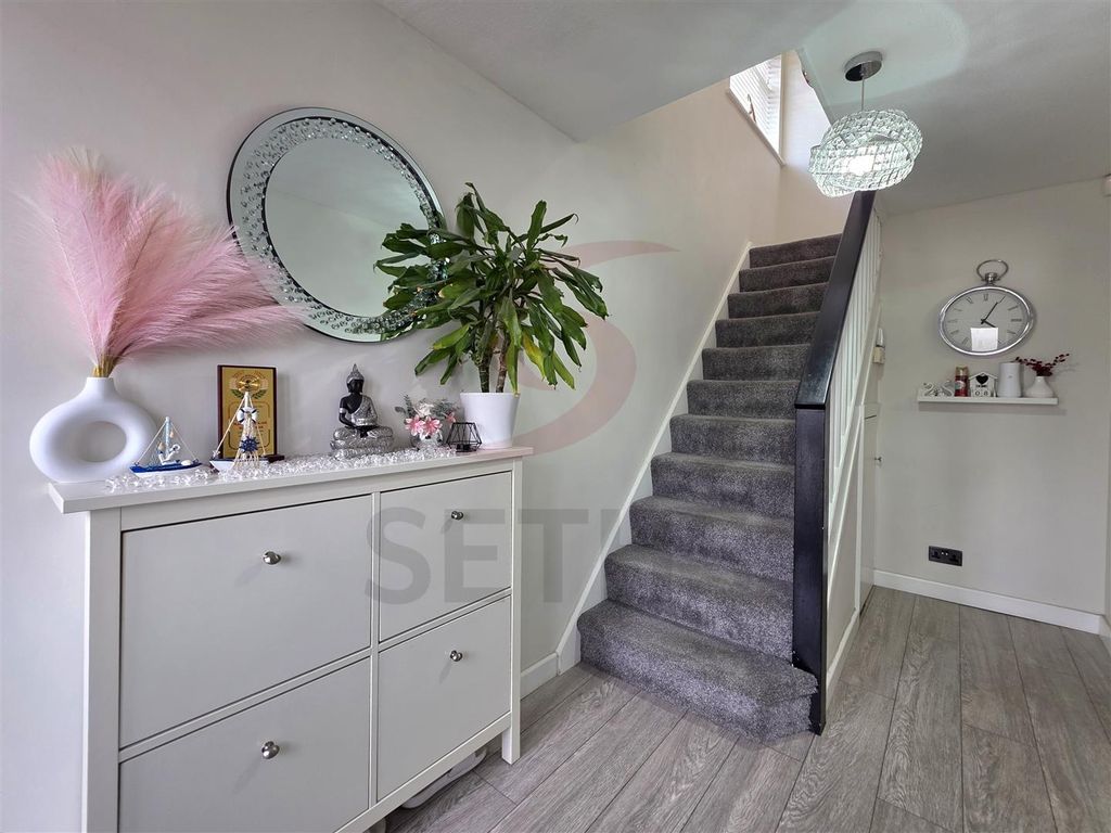 Property photo 2 of 13 Hallway