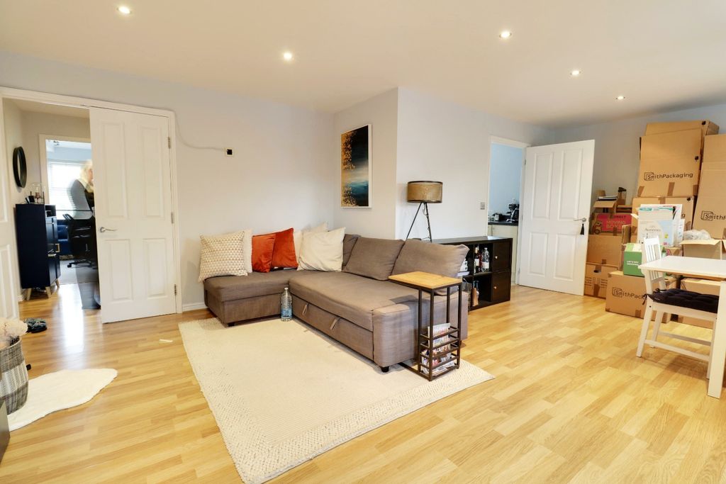 Property photo 3 of 13 5501303