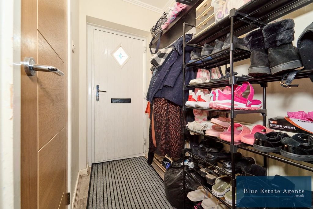 Property photo 3 of 23 Entrance