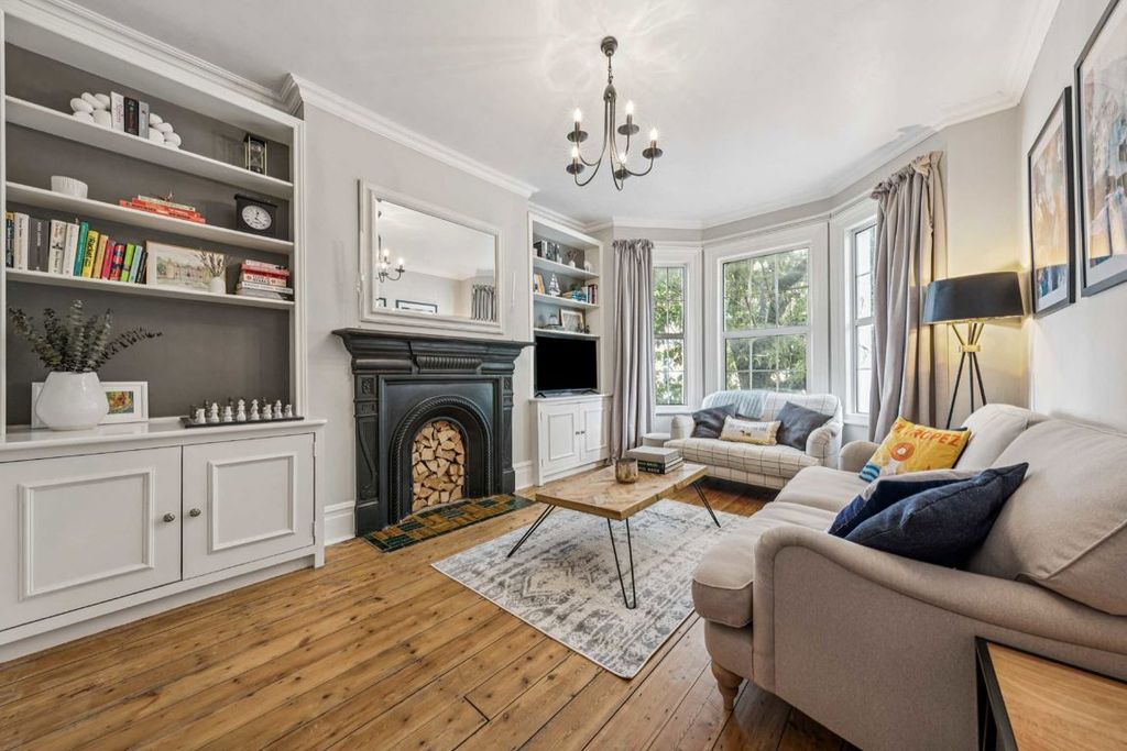 Property photo 2 of 8