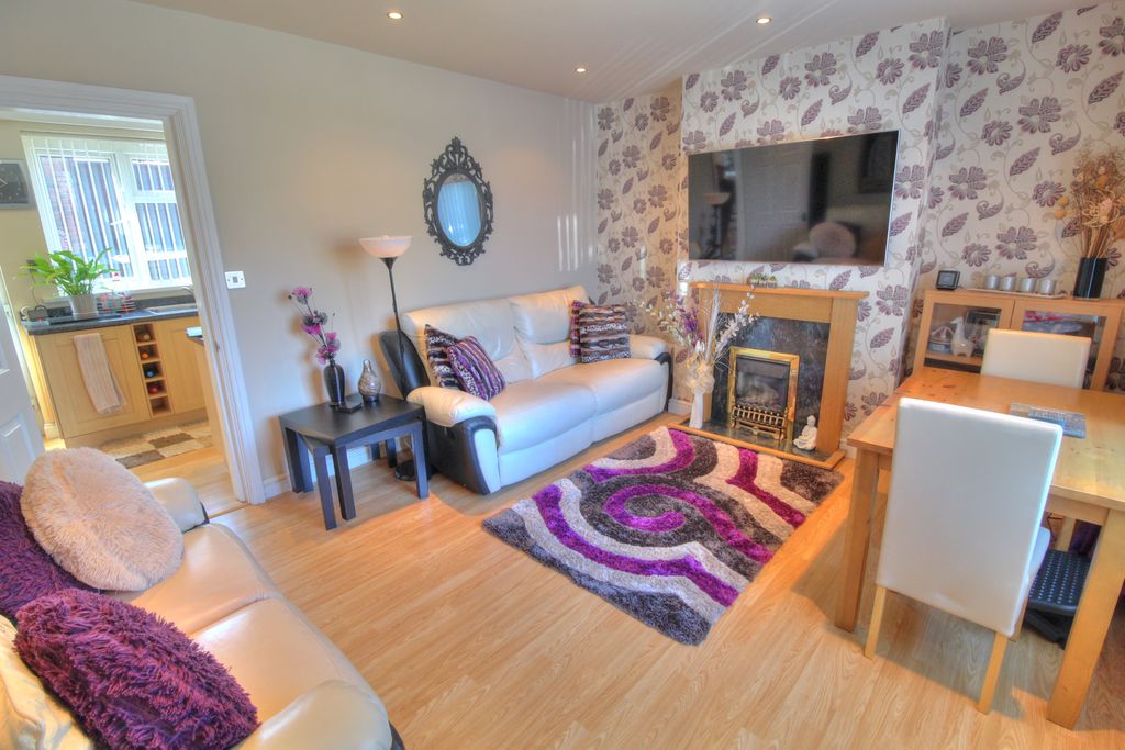 Property photo 3 of 15 Lounge