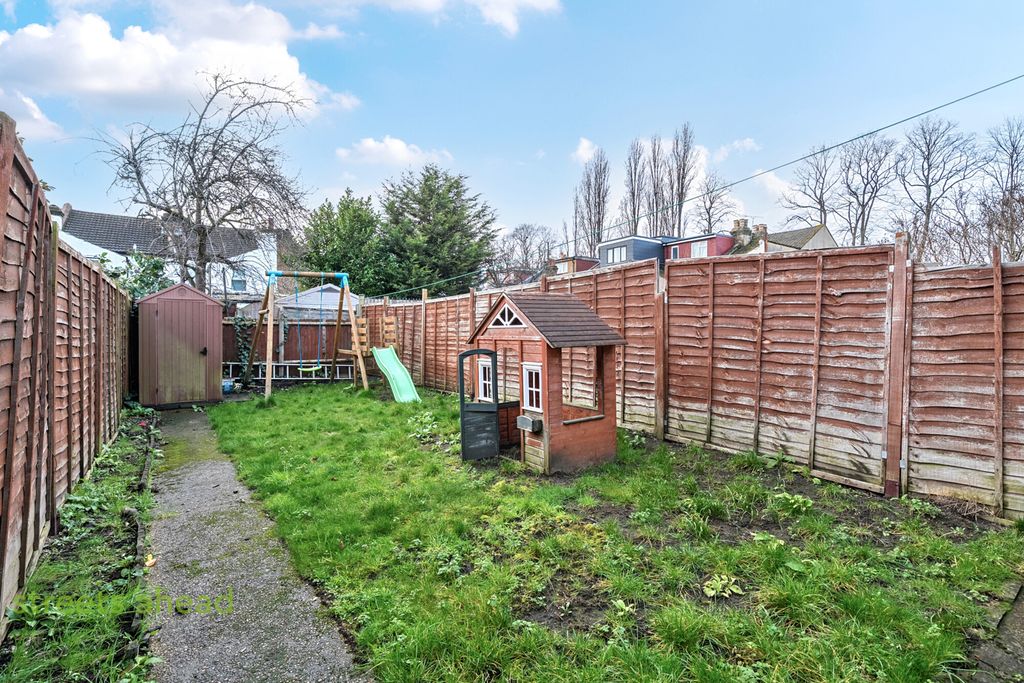 Property photo 3 of 19 1c2Fae99-770c-4A0...