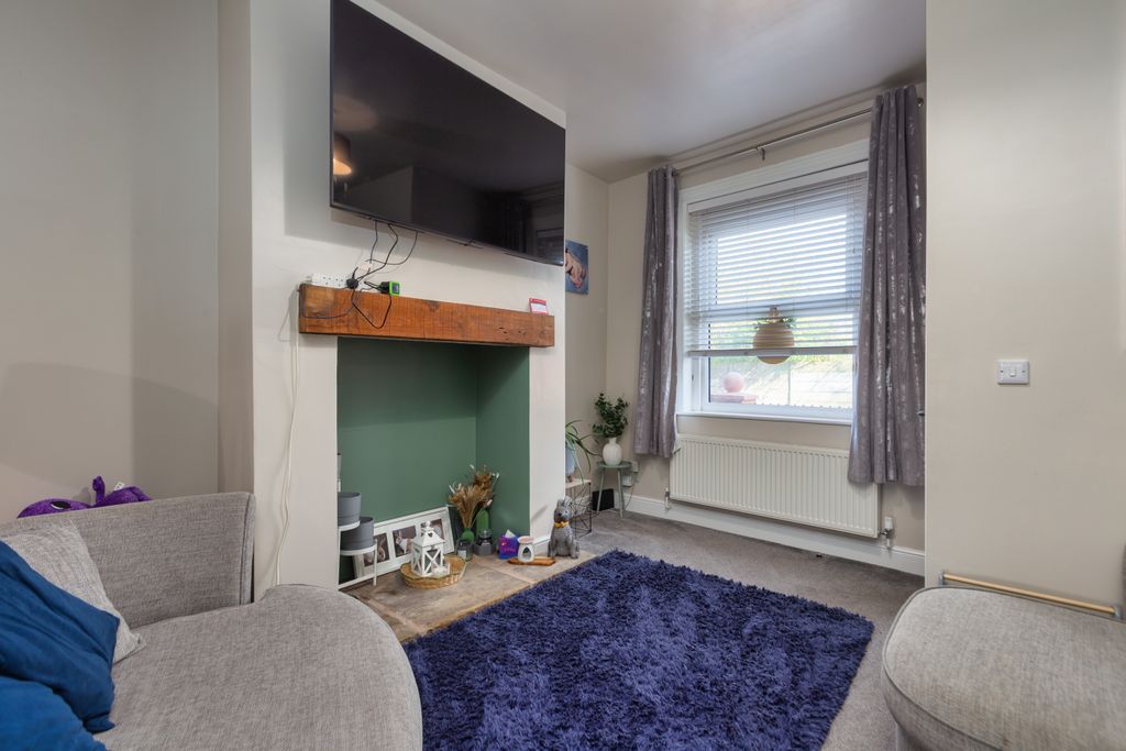 Property photo 2 of 17 Lounge