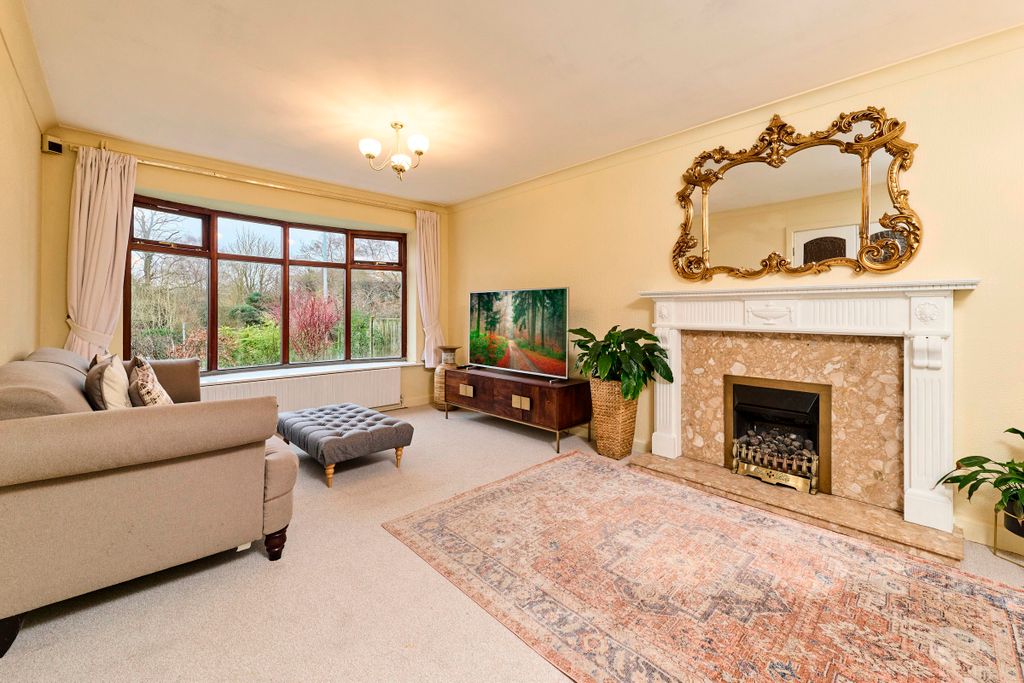 Property photo 2 of 27