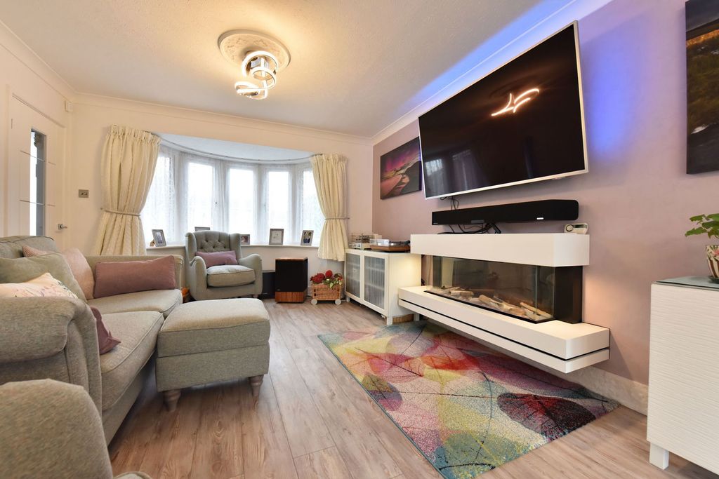 Property photo 3 of 29