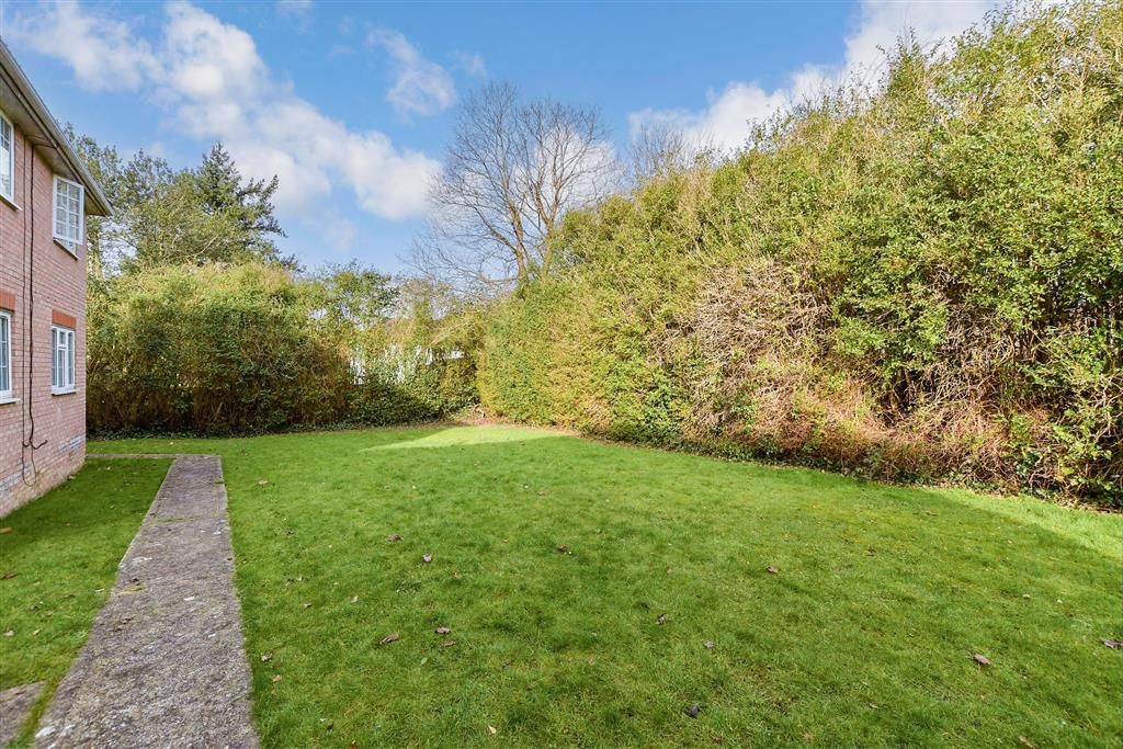 Property photo 1 of 7 Communal Gardens