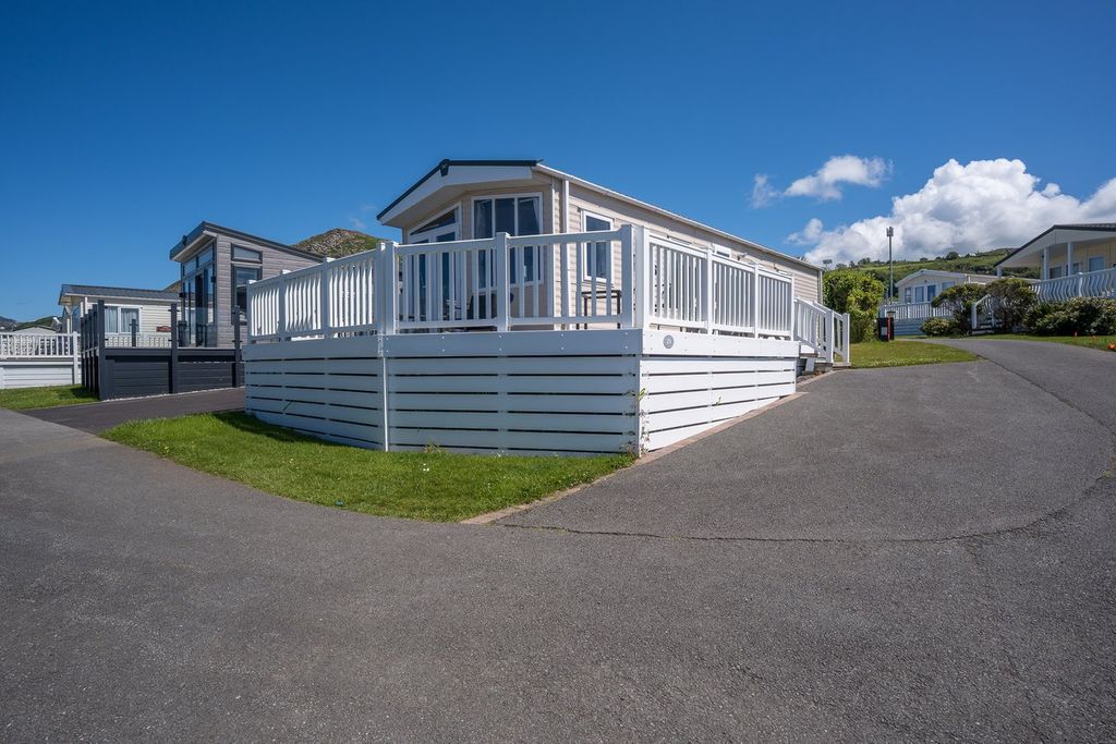 Property photo 1 of 30