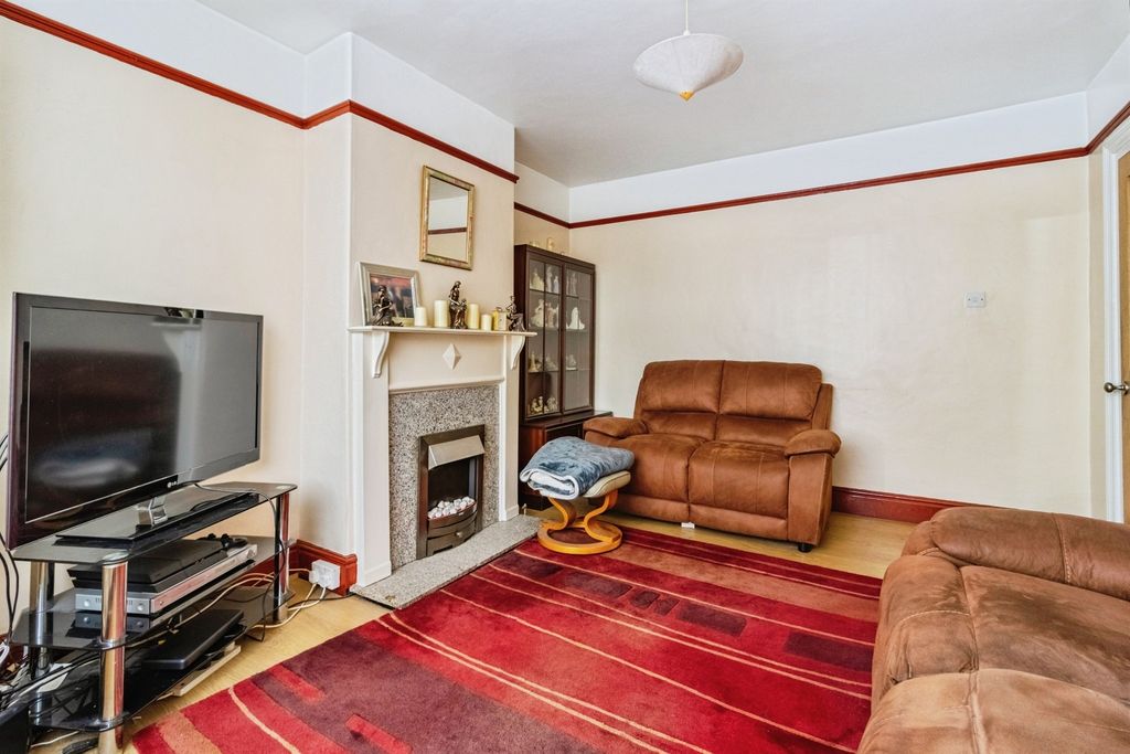 Property photo 3 of 18