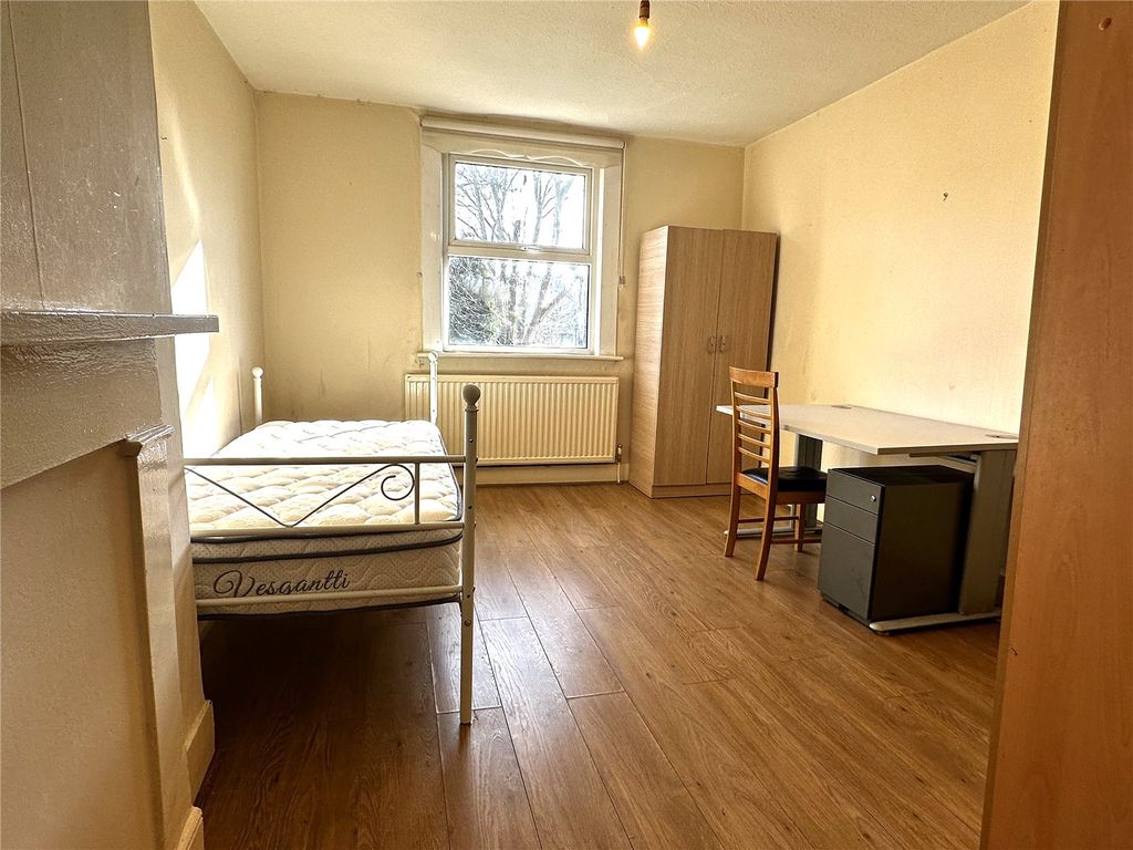 Property photo 1 of 3 Picture No. 05