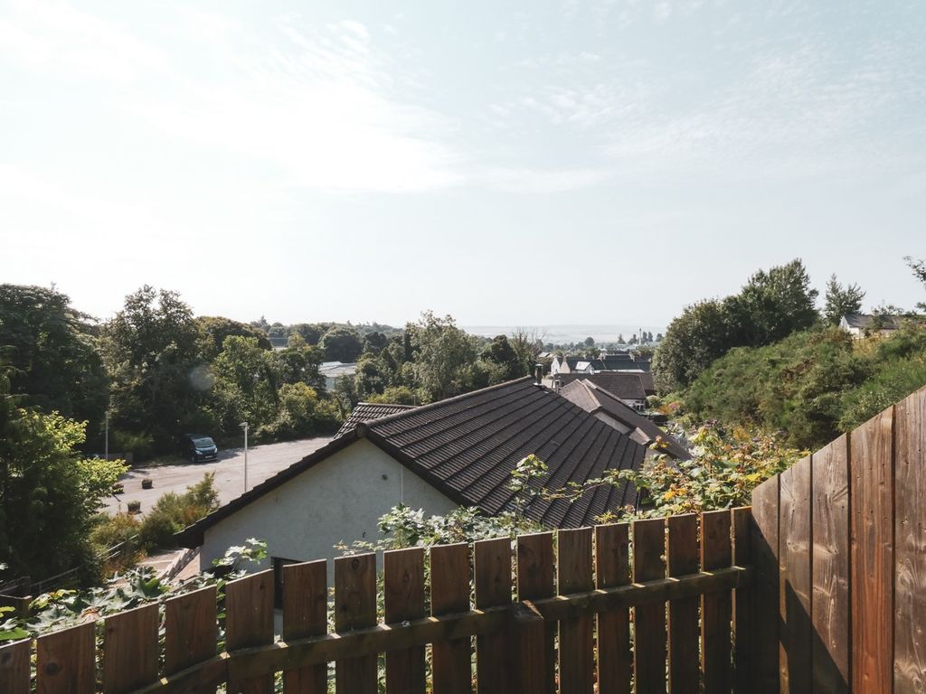 Property photo 2 of 31