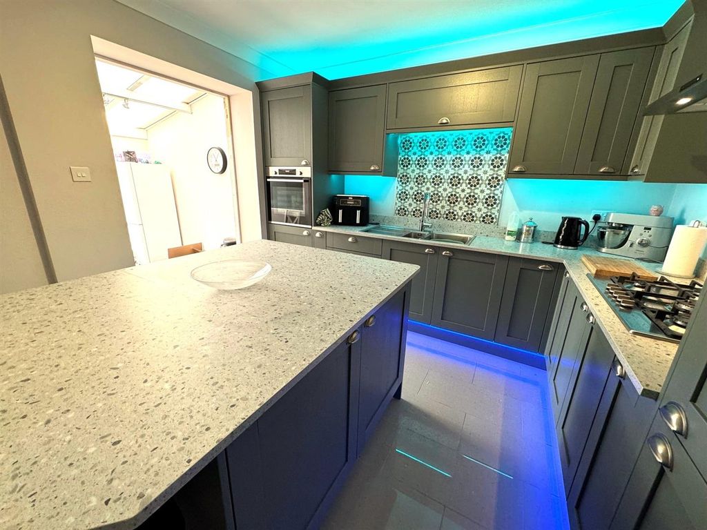 Property photo 3 of 11 Kitchen Pic 2.Jpg