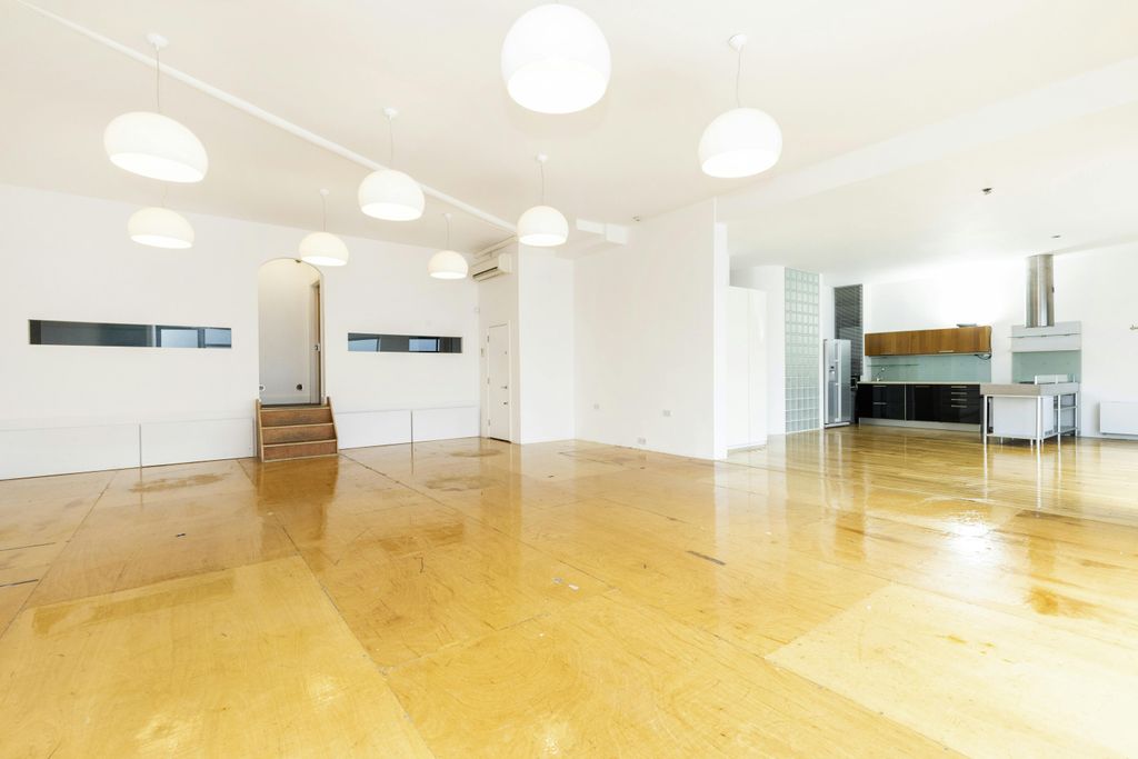 Property photo 1 of 6 Unit 10  17 Palmers Road 5.Jpg