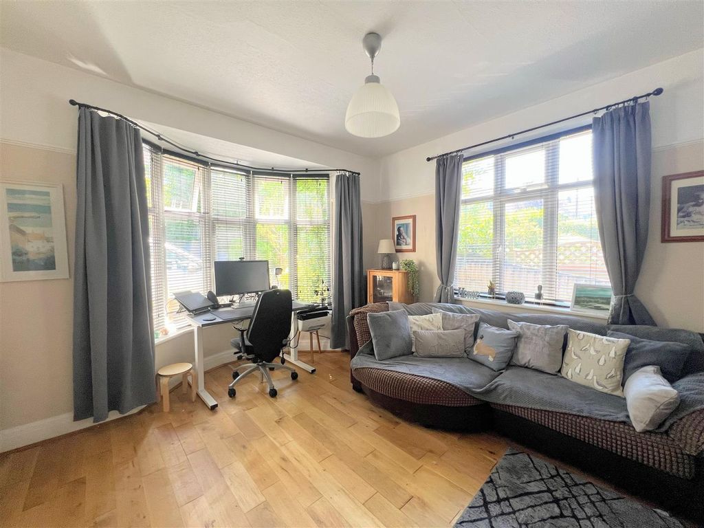 Property photo 3 of 31 Snug