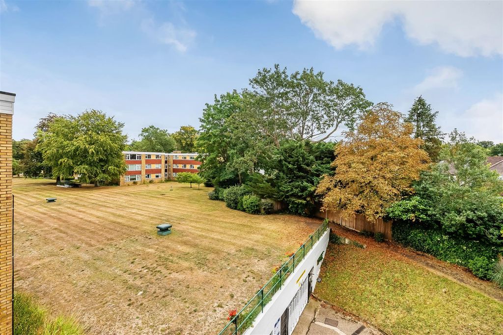 Property photo 2 of 27 67-Sandown-Lodge-1.Jpg
