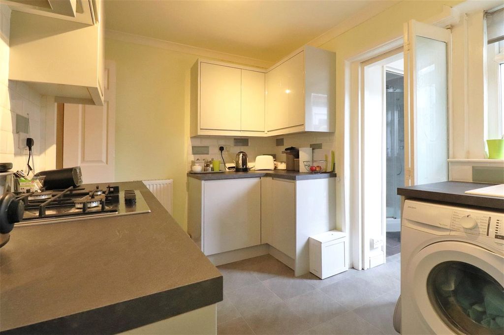 Property photo 2 of 9 Kitchen