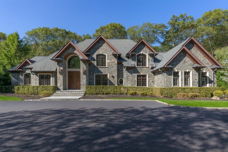 Property photo 2 of 28