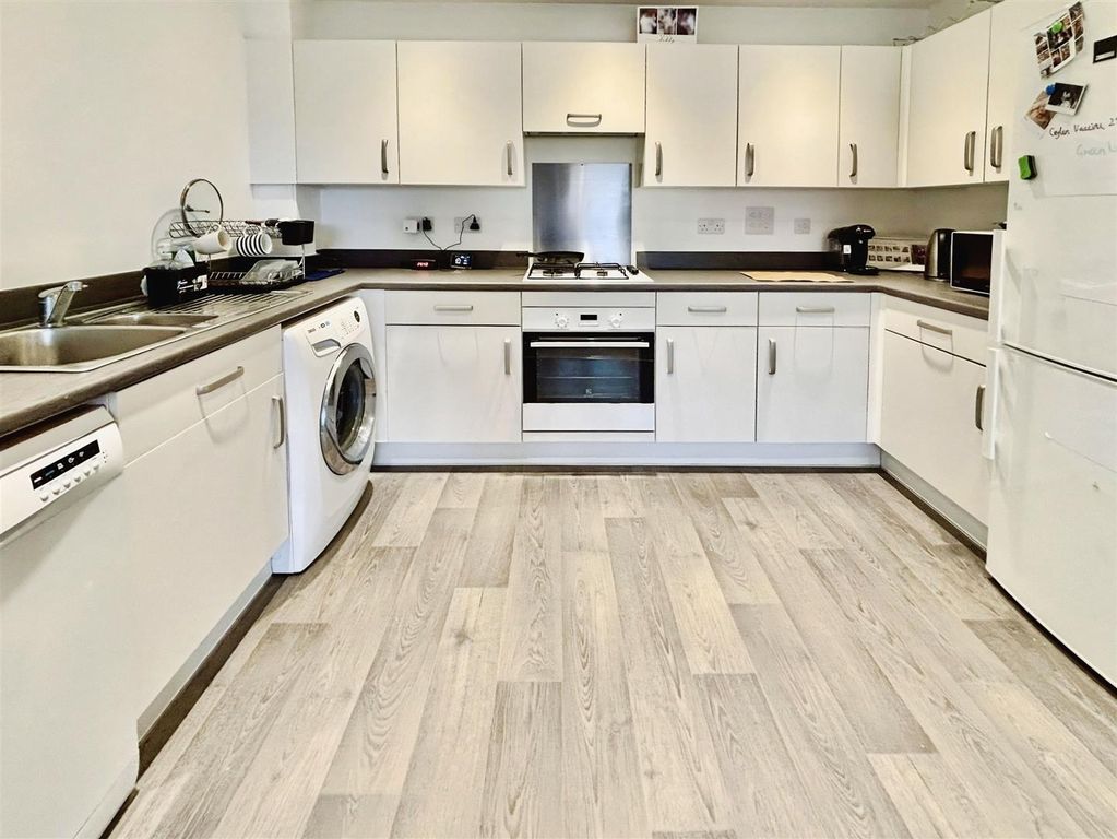 Property photo 3 of 13 Kitchen Area