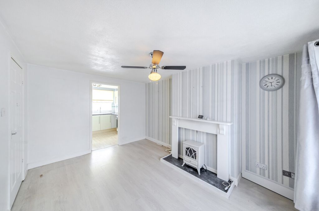 Property photo 3 of 11 1335523-3-6891Caf...