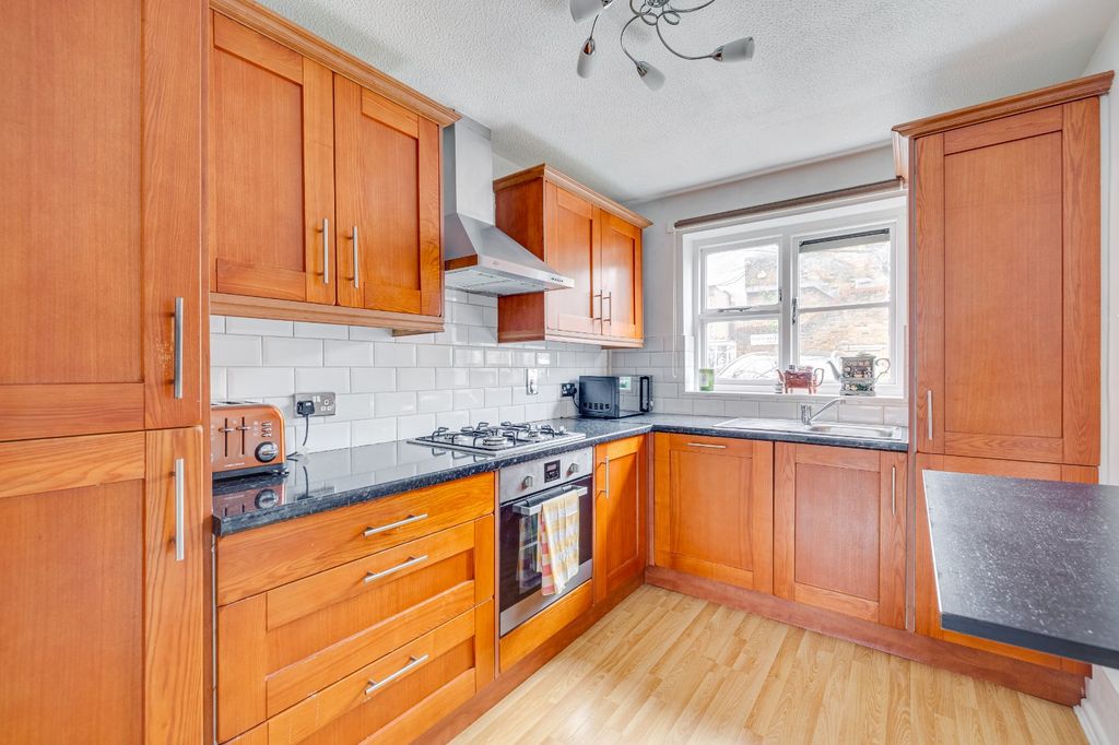 Property photo 2 of 5