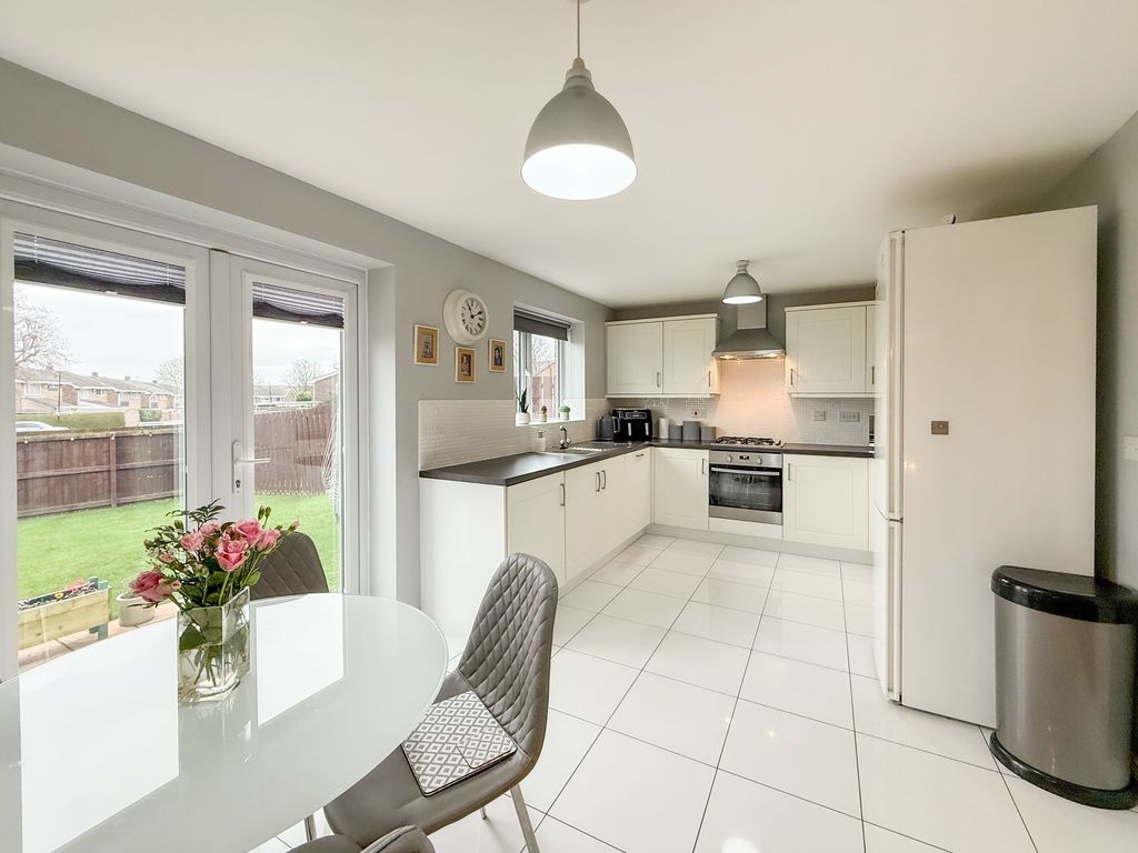 Property photo 2 of 16 Dining Kitchen