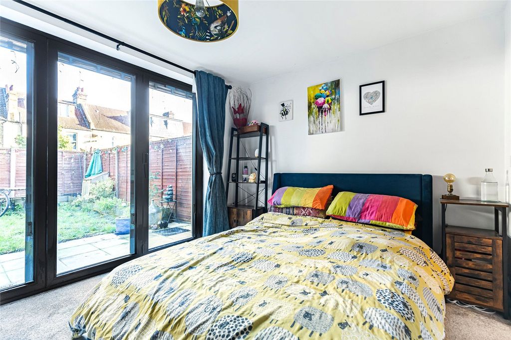 Property photo 2 of 11 Picture No. 14