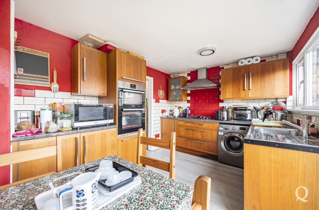 Property photo 1 of 23 06d7690E-99Df-4d6...