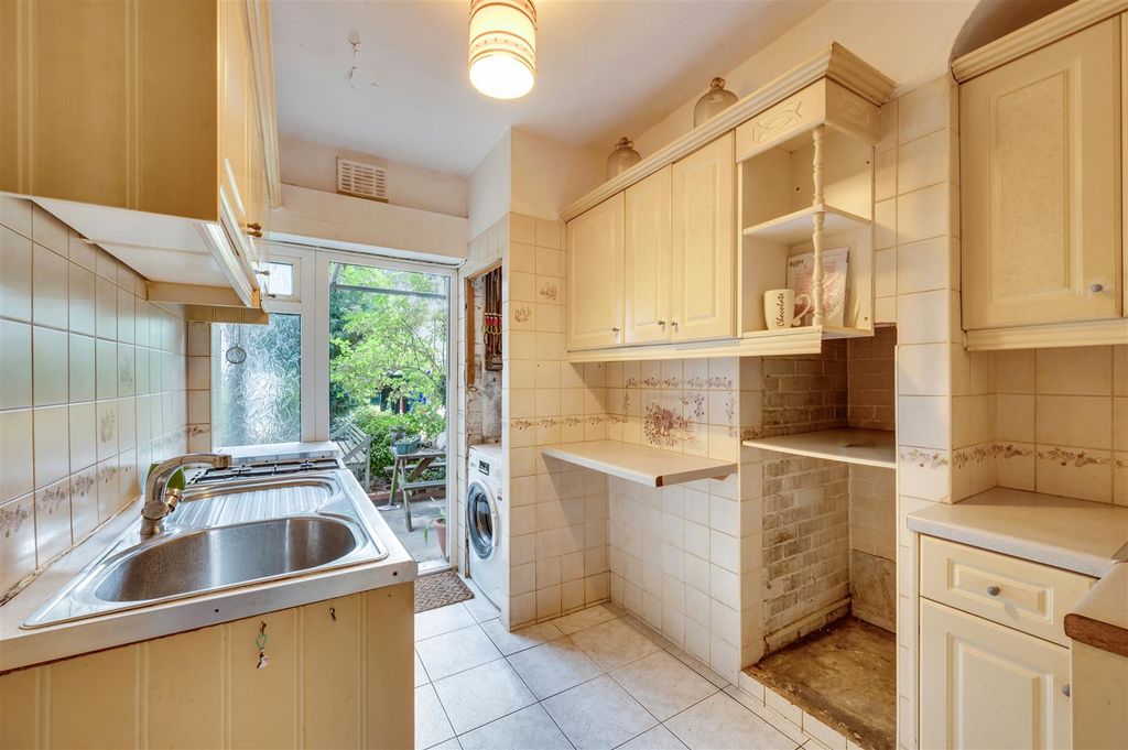 Property photo 2 of 14 Daniels_Rivington Court Longstone Avenue Nw10_001.