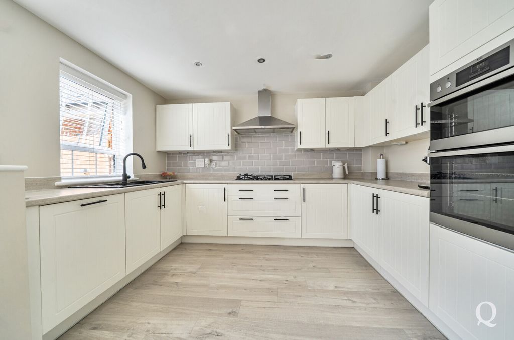 Property photo 3 of 32 781A434F-0ee2-4Fd...