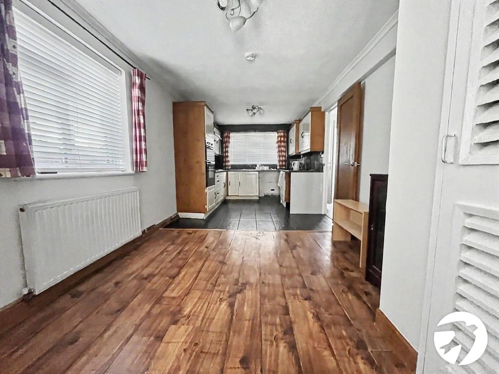 Property photo 2 of 12 Picture No. 11