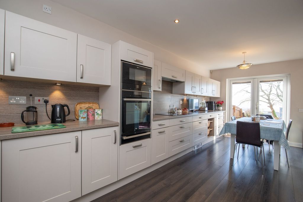 Property photo 3 of 37