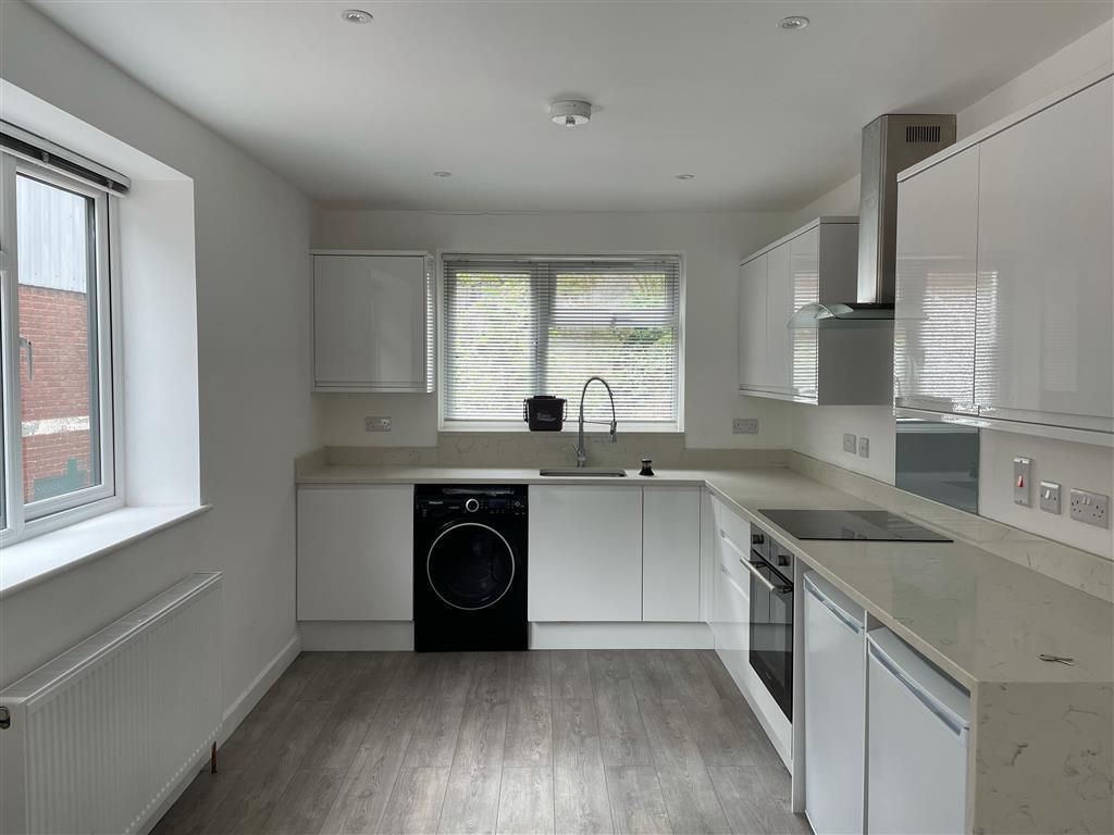 Property photo 3 of 6 Kitchen