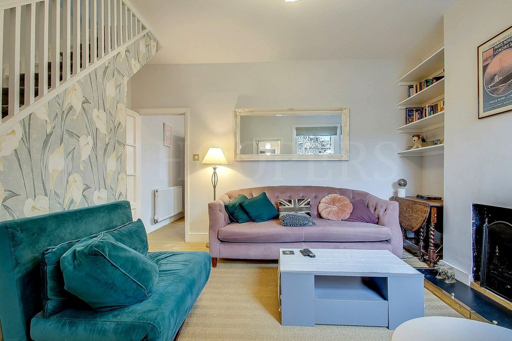 Property photo 2 of 12