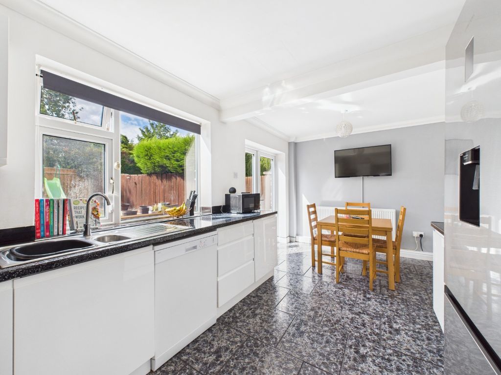Property photo 3 of 18 4469485
